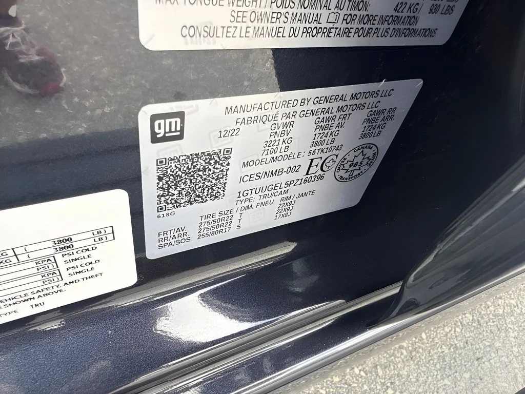 Used 2023 Silver GMC Denali image 25