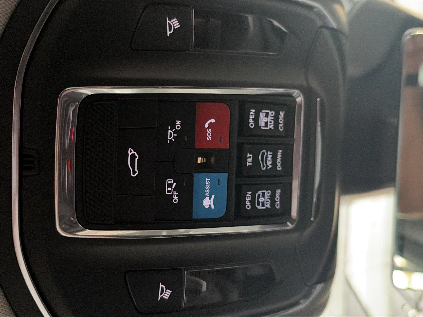 Used 2023 Rocky Mountain Pearlcoat Jeep 30th Anniversary image 15