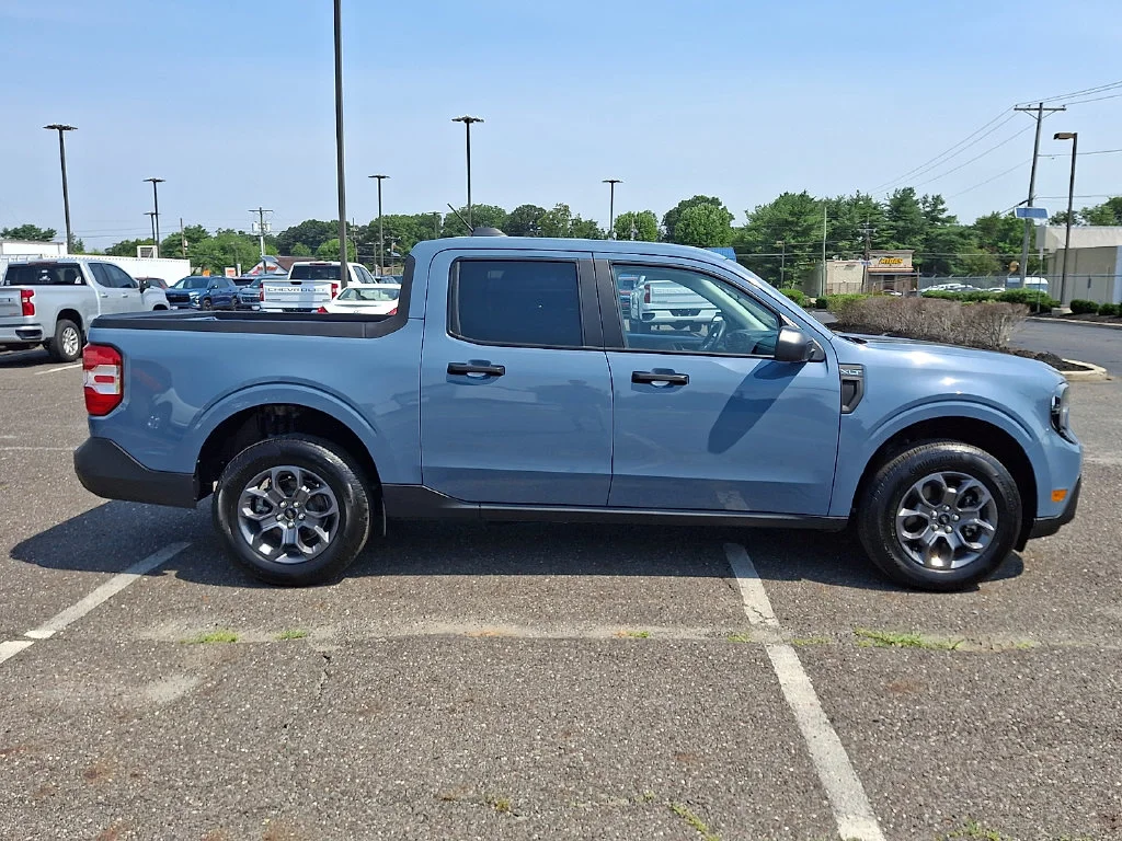 Used 2025 Gray Ford XLT image 13
