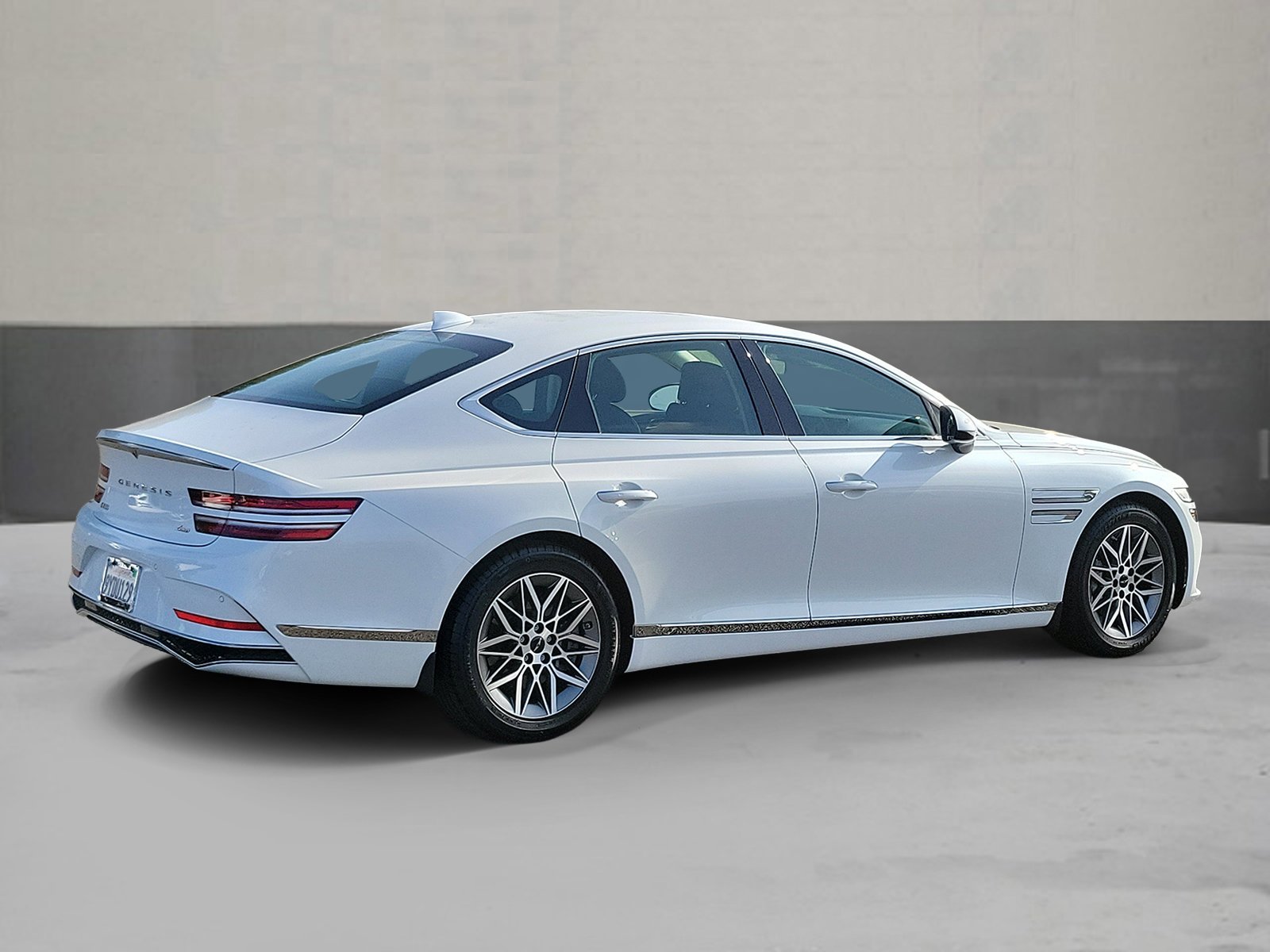 Certified Used 2026 Uyuni White Genesis 2.5T image 2