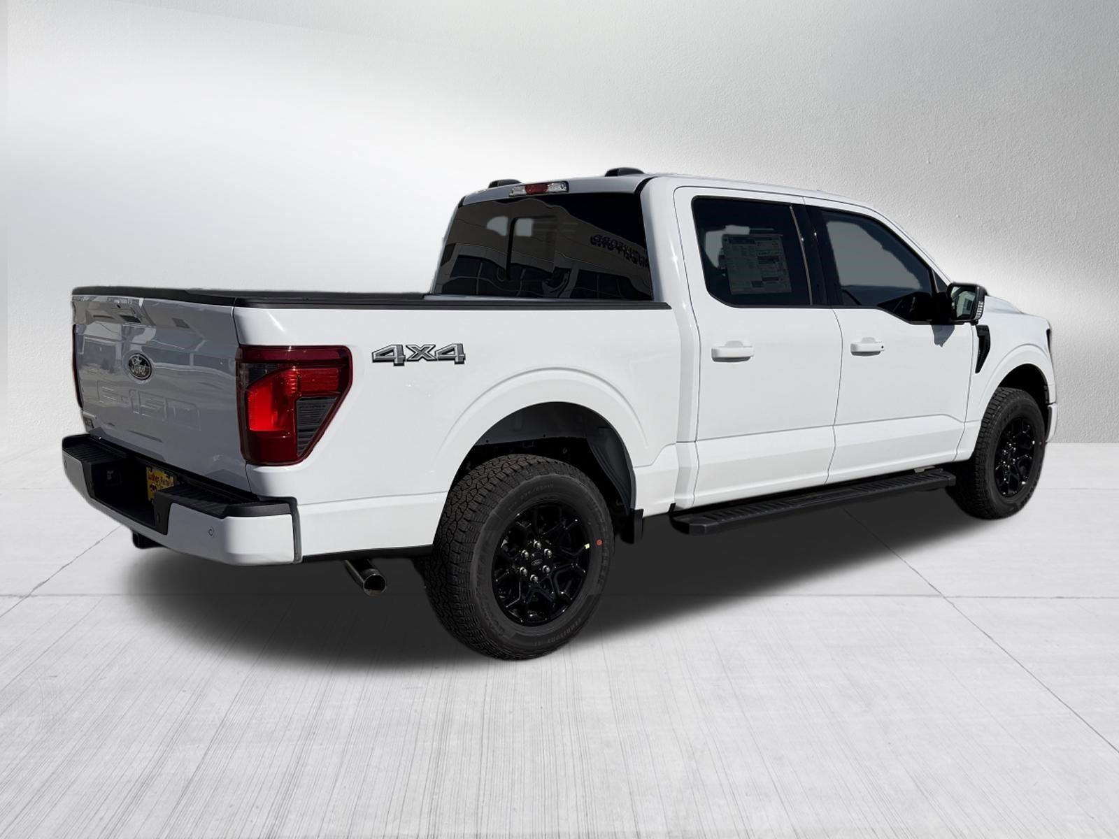 New 2026 Oxford White Ford XLT image 4
