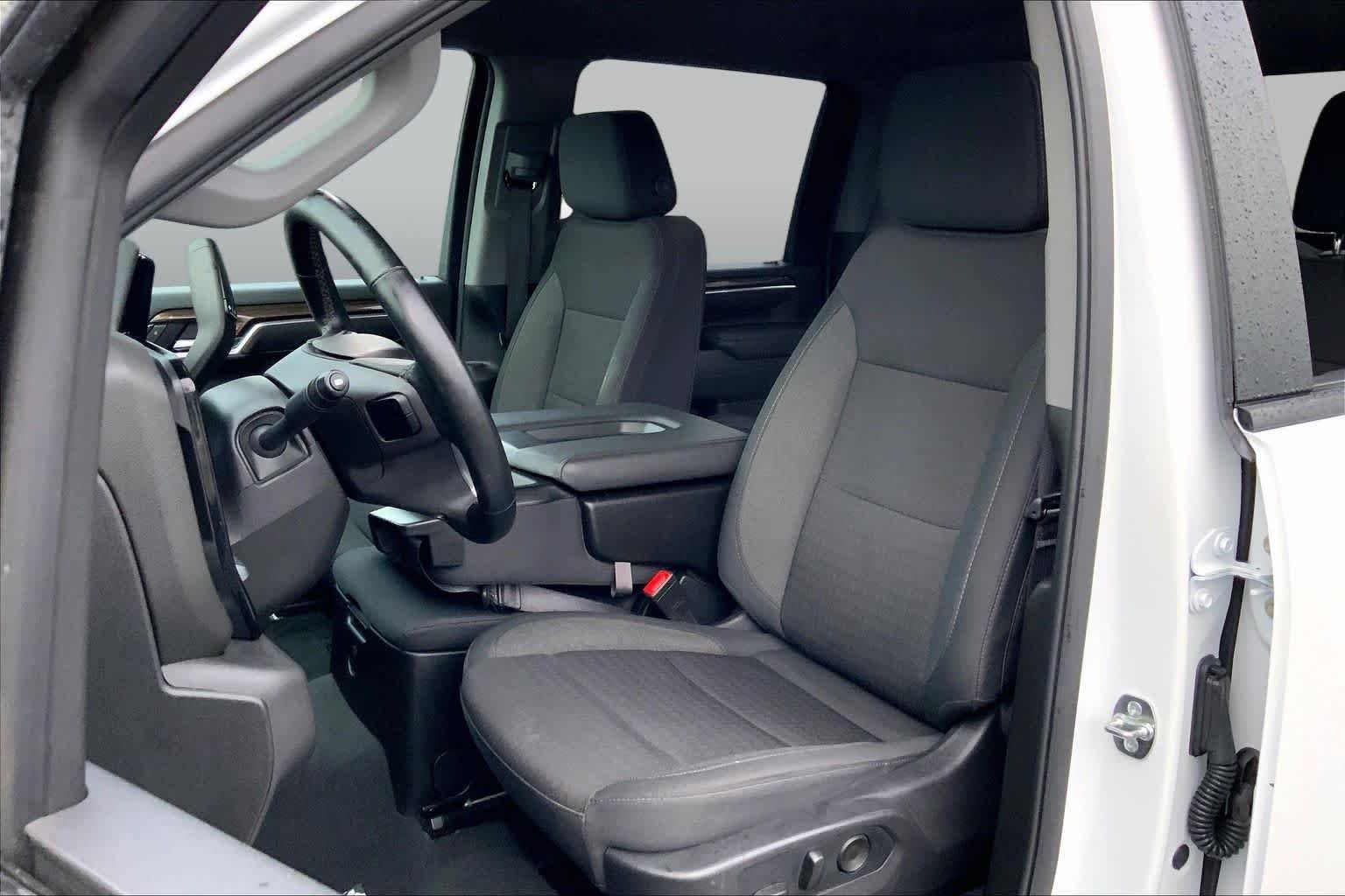 Used 2025 Summit White Chevrolet LT image 8