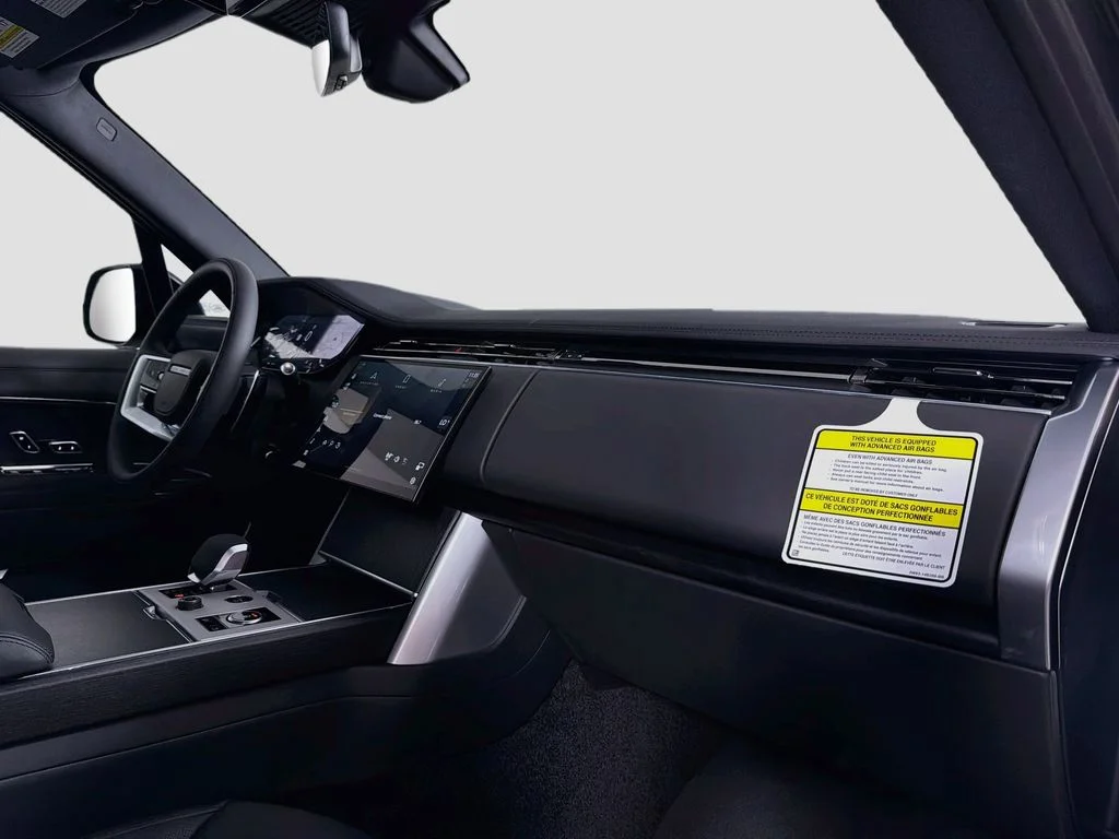 New 2027 Santorini Black Land Rover SE image 31