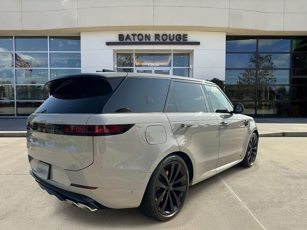 New 2026 Borasco Grey Land Rover Dynamic SE image 3