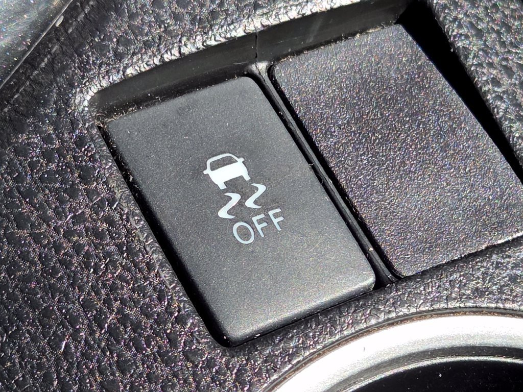 Used 2016 Black Toyota LE image 32