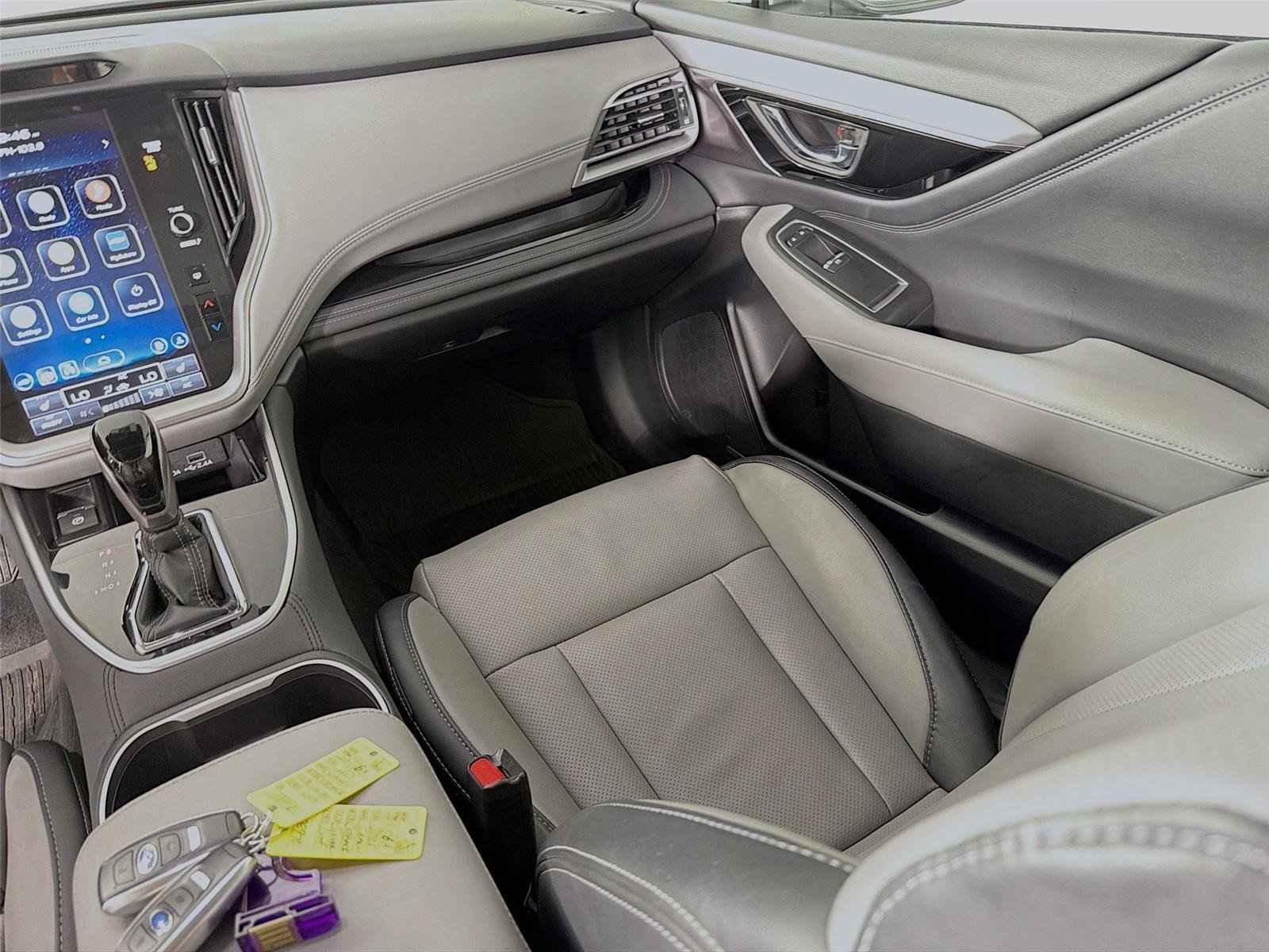 Used 2025 Ice Silver Metallic Subaru Limited image 28