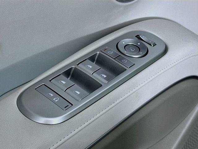 New 2026 White Hyundai Blue SEL Premium 8P image 31