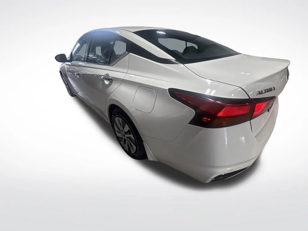 Used 2023 White Nissan 2.5 S image 11