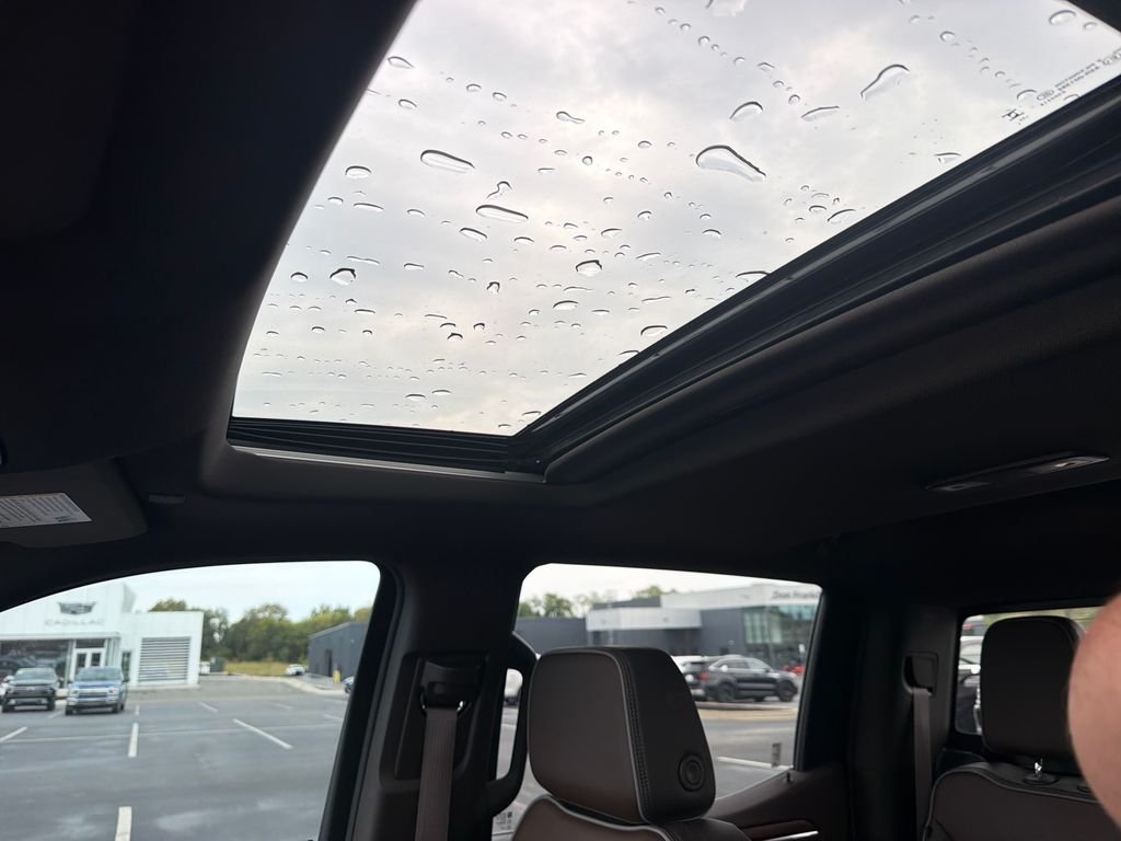 Used 2023 White GMC Denali image 25