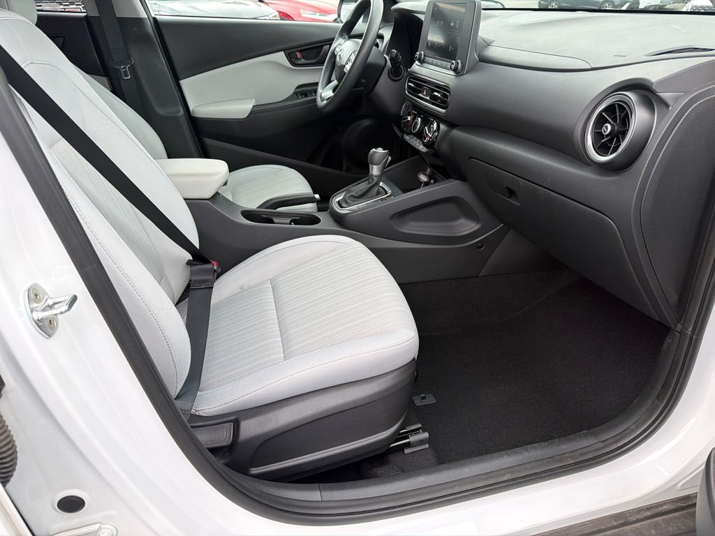 Used 2023 White Hyundai SEL image 13
