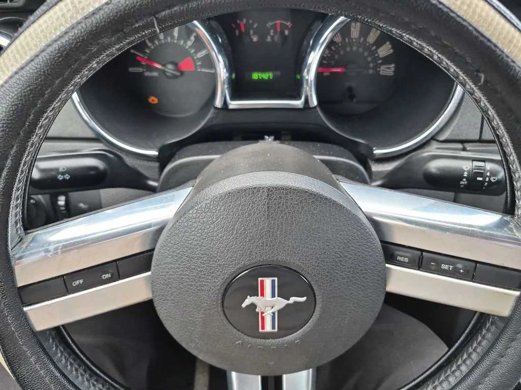 Used 2006 Black Ford V6 image 23
