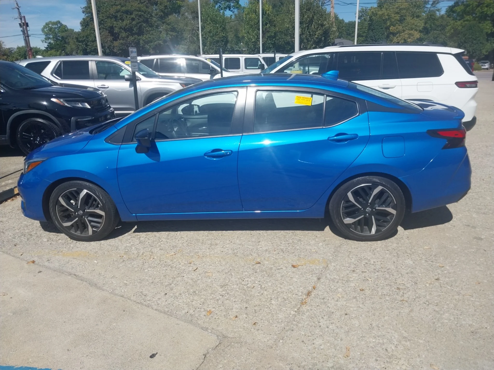 Used 2023 Electric Blue Metallic Nissan SR image 2