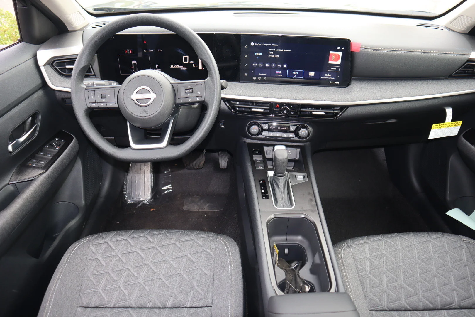 New 2026 Aspen White Tricoat/Super Black Nissan SV image 18
