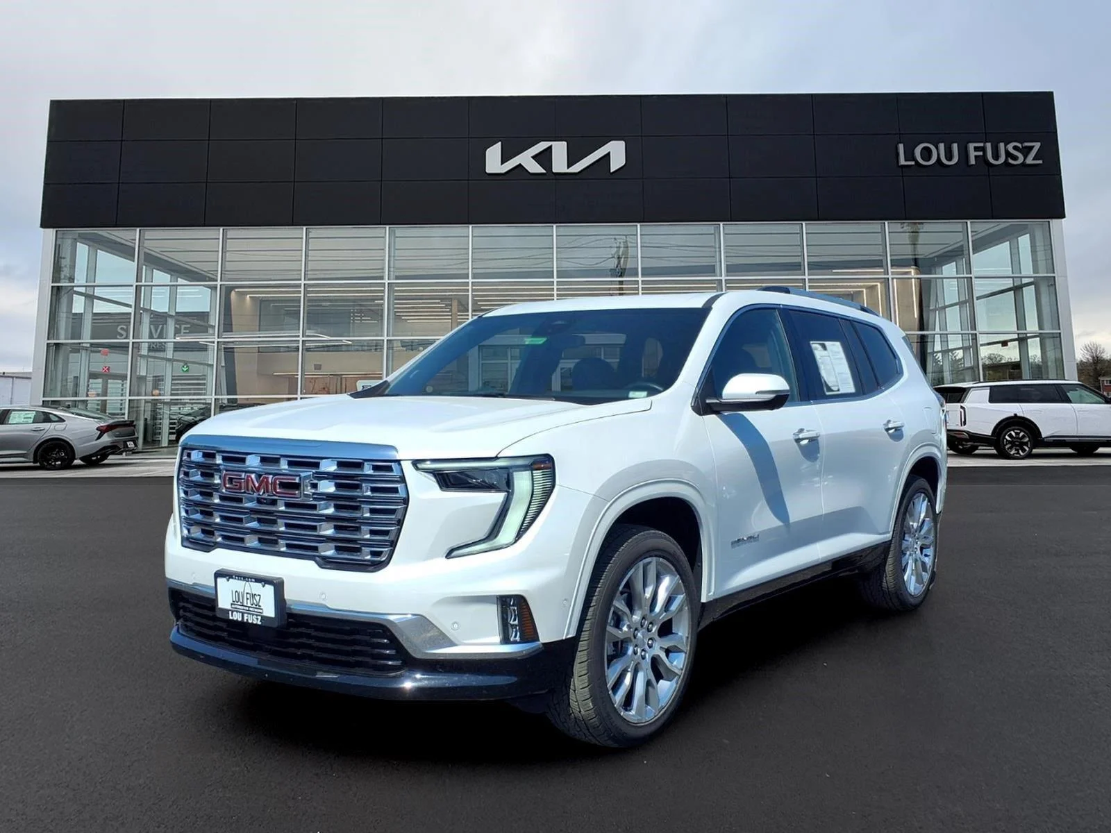 Used 2024 White Frost Tricoat GMC FWD Denali image 1