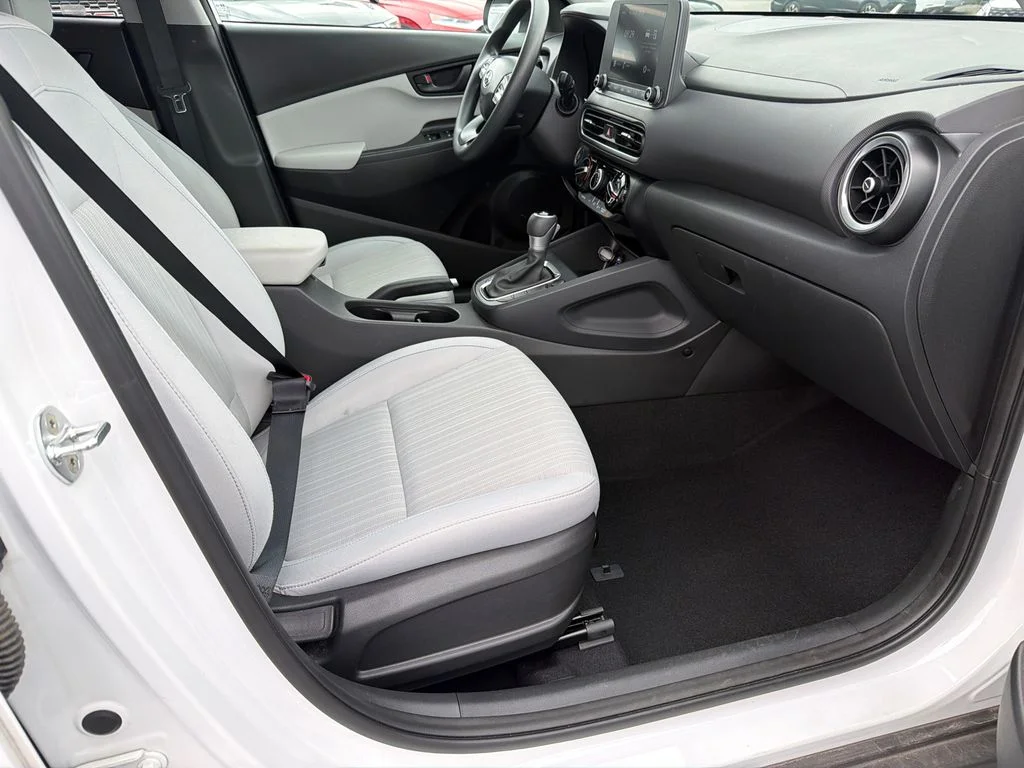 Used 2023 White Hyundai SEL image 13