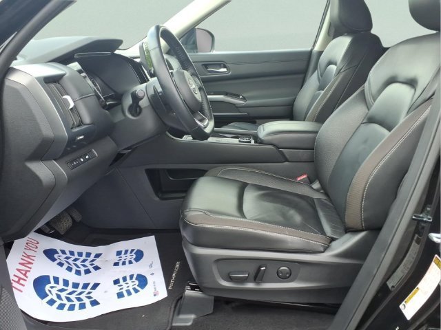 Used 2025  Nissan SL image 17