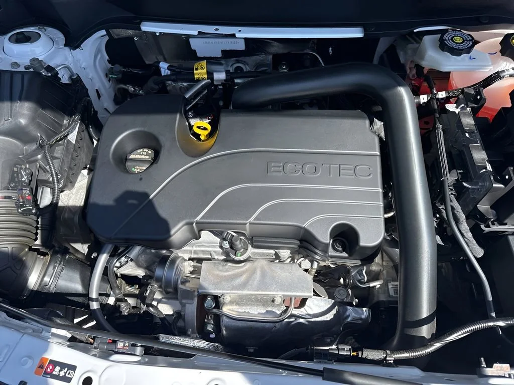 Used 2026 Summit White GMC Elevation image 31
