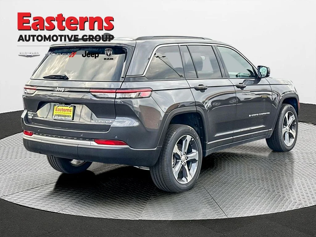 New 2026 Baltic Gray Metallic Clear-Coat Exterior Paint Jeep Limited image 7