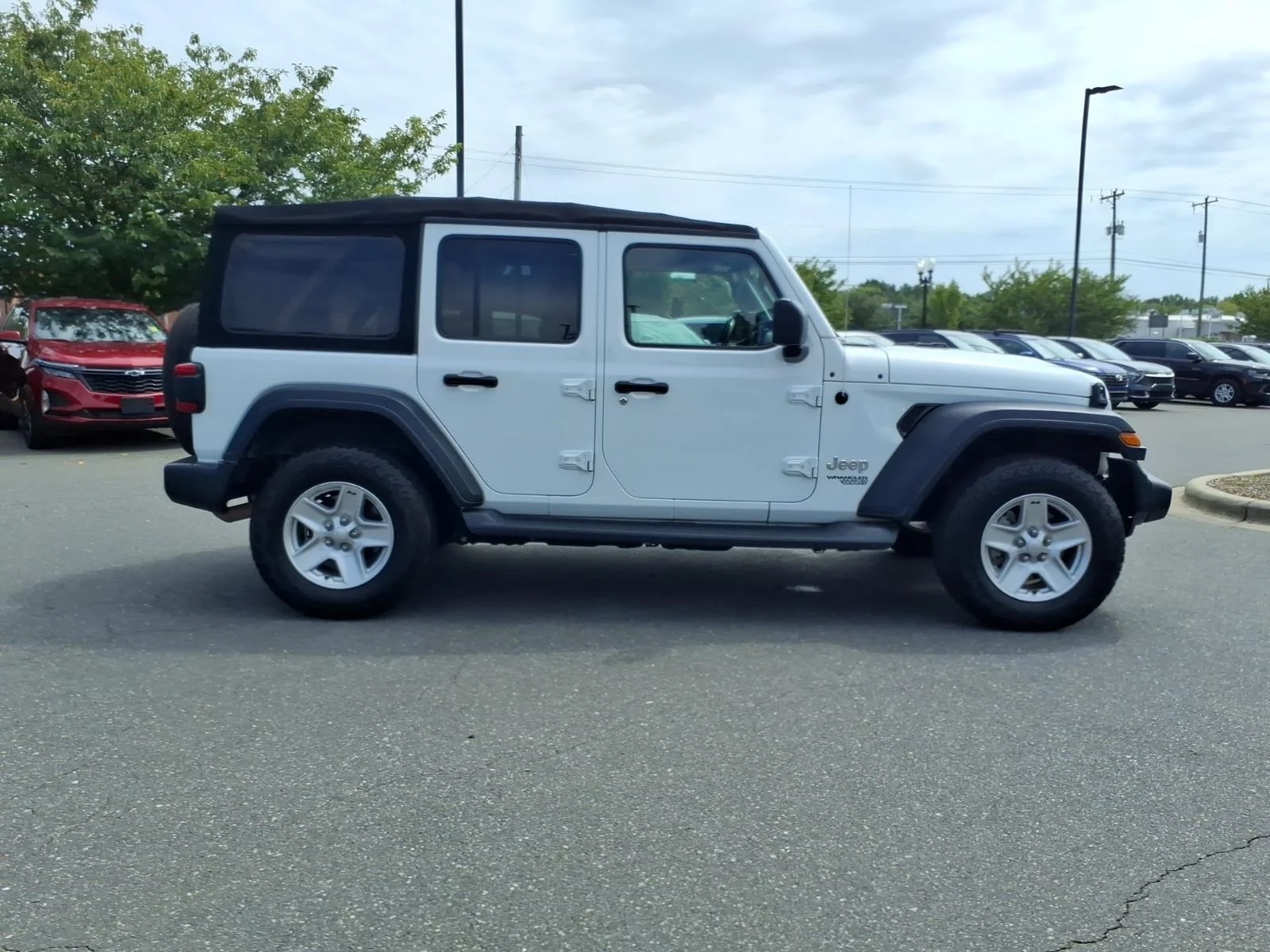 Used 2018 Bright White Clearcoat Jeep Sport S image 10