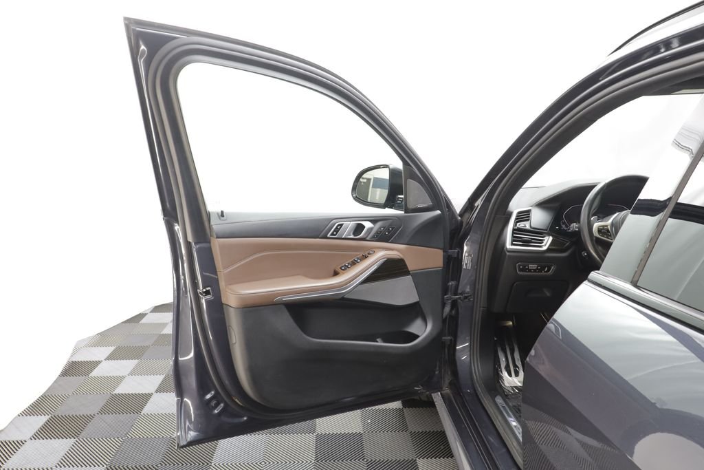 Used 2019 Arctic Gray Metallic BMW xDrive50i image 5