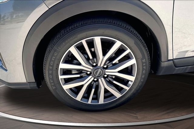 Used 2024 Gray Nissan SV image 9