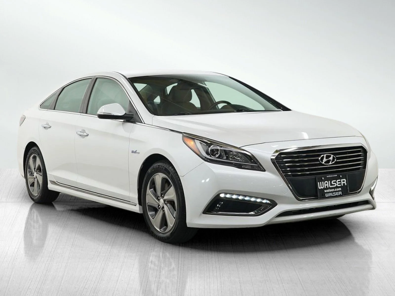 Used 2017 Hyper White Hyundai  image 7