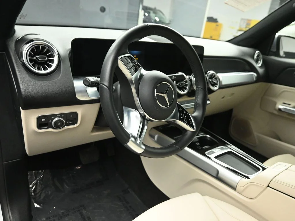 Used 2024 Cirrus Silver Metallic Mercedes-Benz 300 image 11