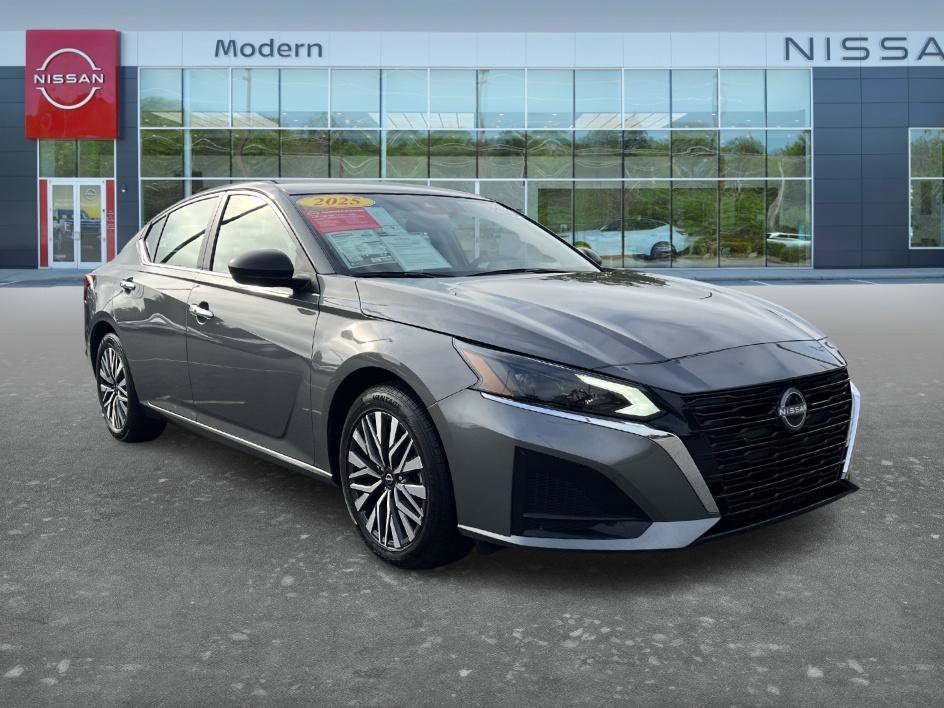 Certified Used 2025 Gun Metallic Nissan SV image 3