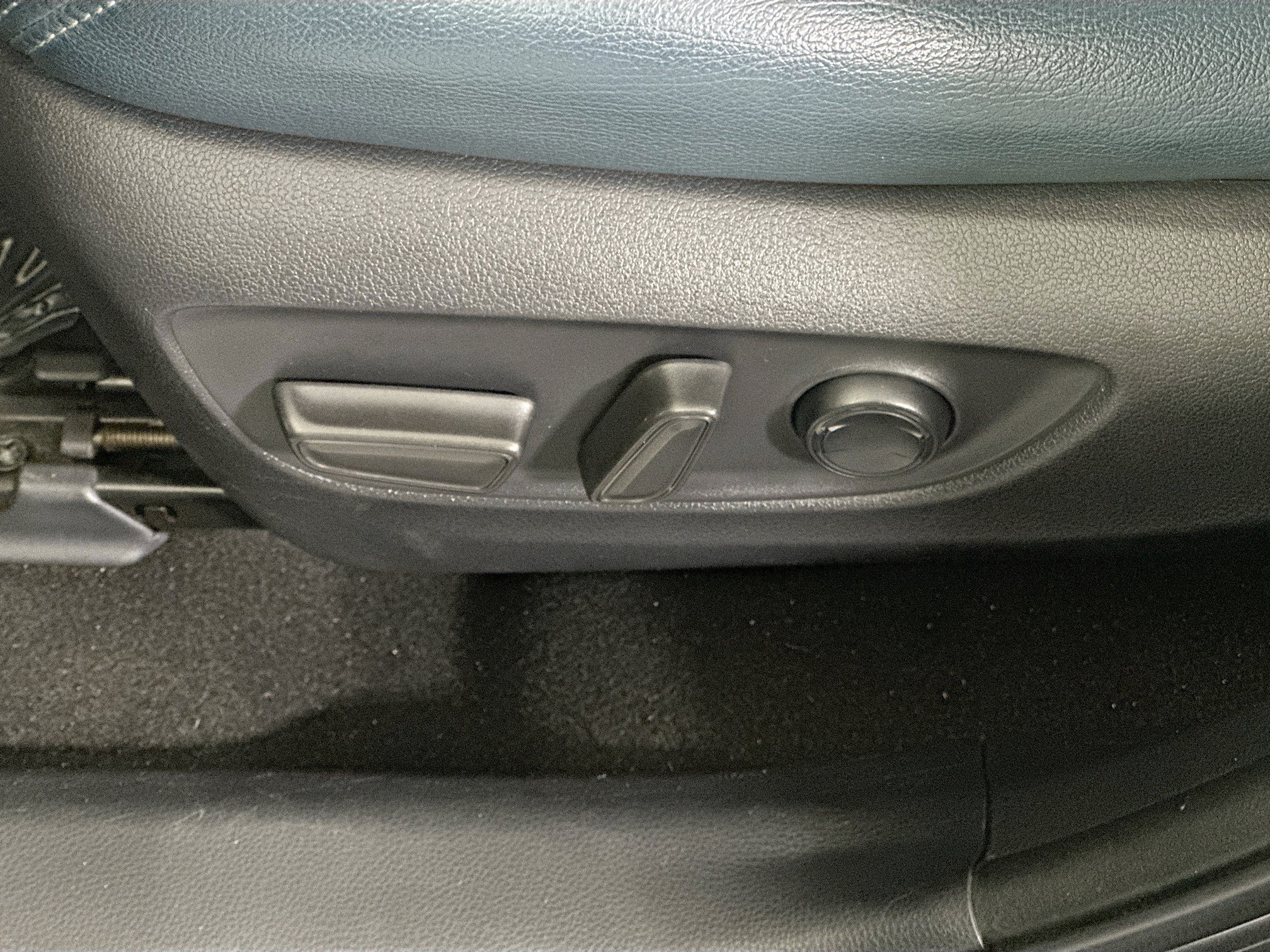 Used 2019 Magnetic Gray Metallic Toyota XLE image 13