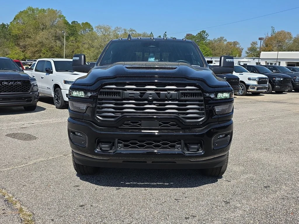 New 2026 Diamond Black Crystal Pearl-Coat Exterior Paint RAM Tradesman image 9