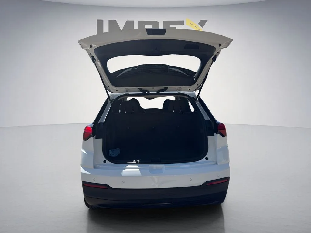 New 2027 White Chevrolet LT image 28