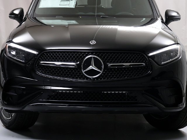 New 2027 Black Mercedes-Benz GLC 300 image 6