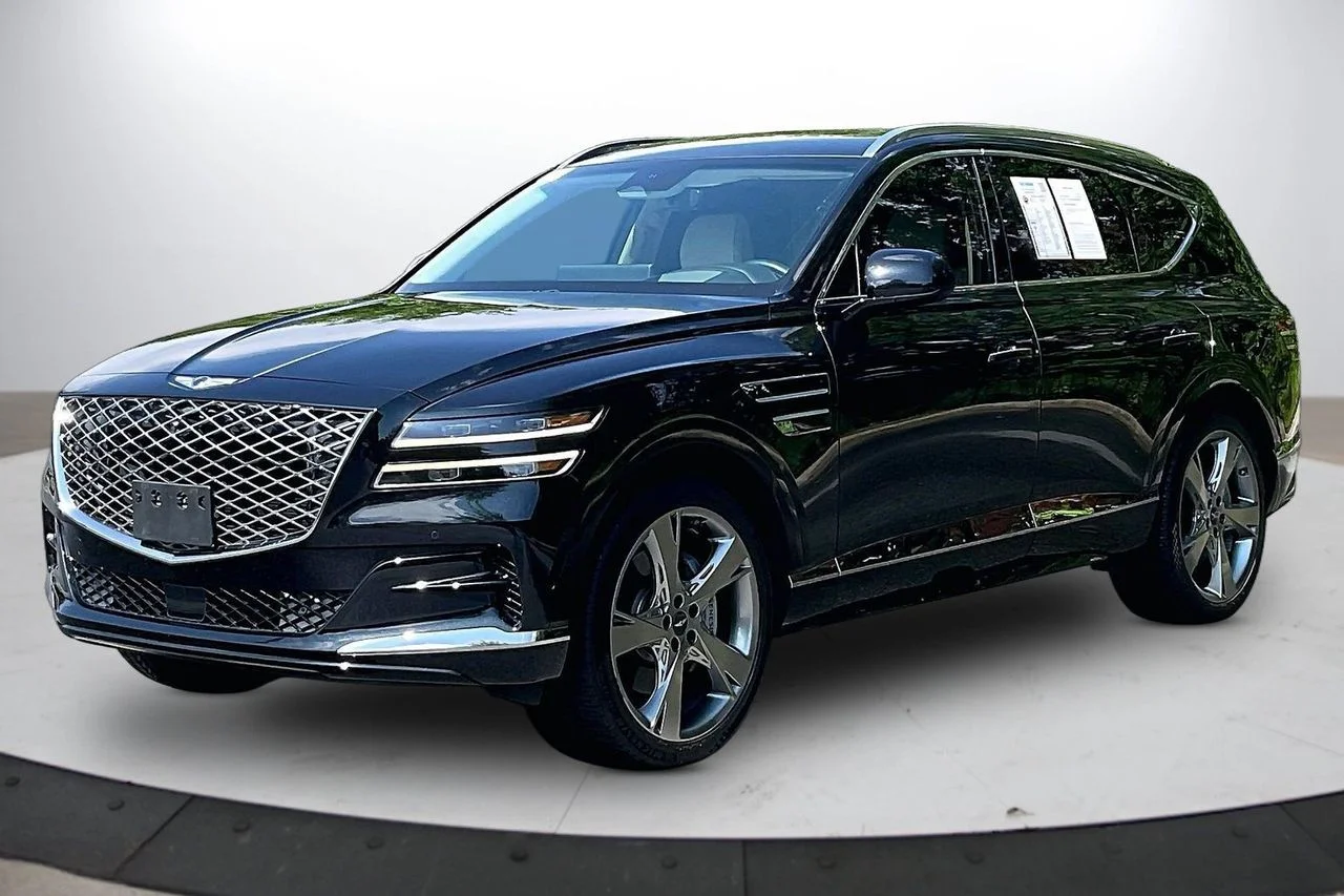 Certified Used 2023 Black Genesis 3.5T image 4