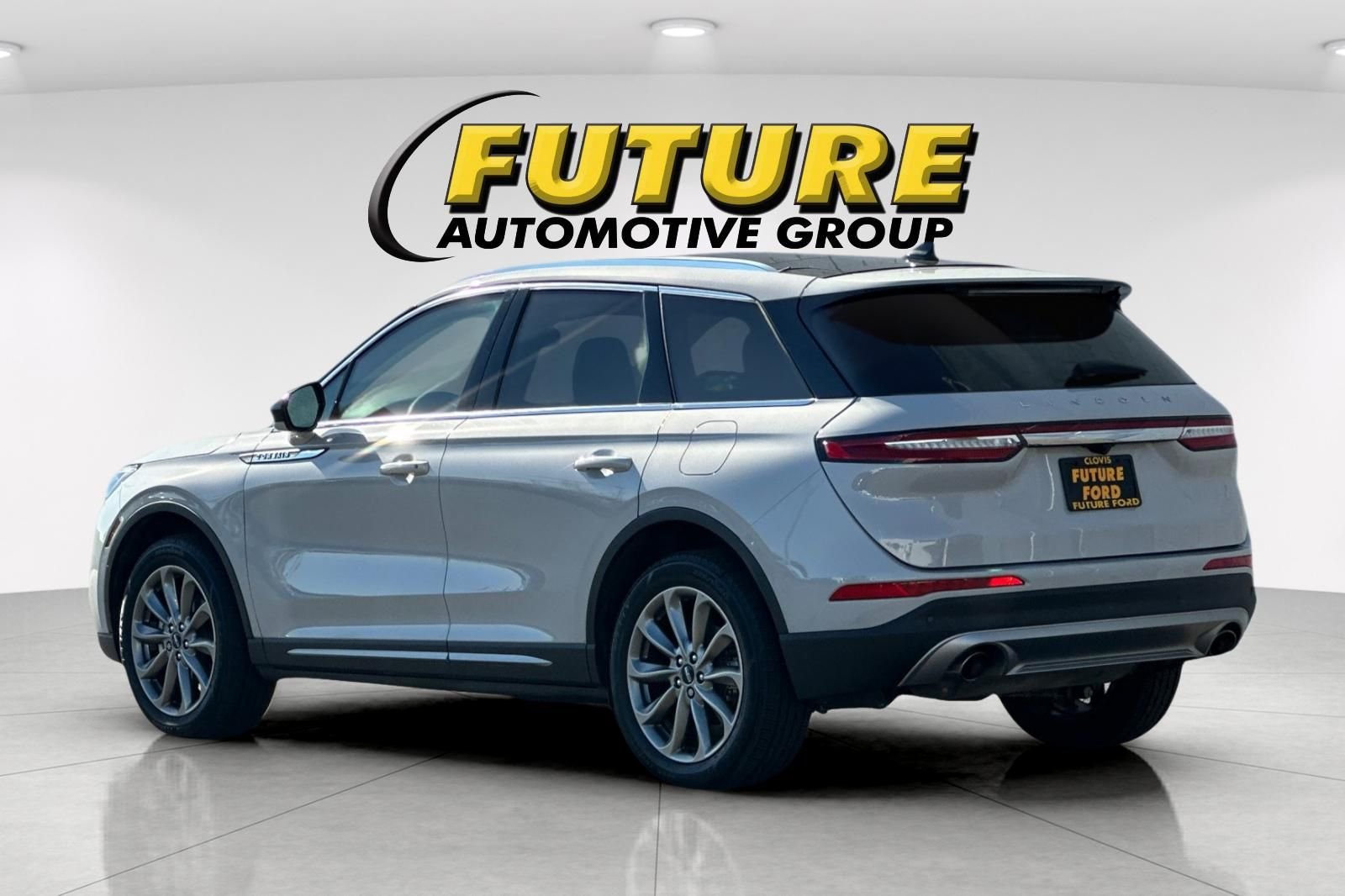 Used 2022 White Lincoln Standard image 5