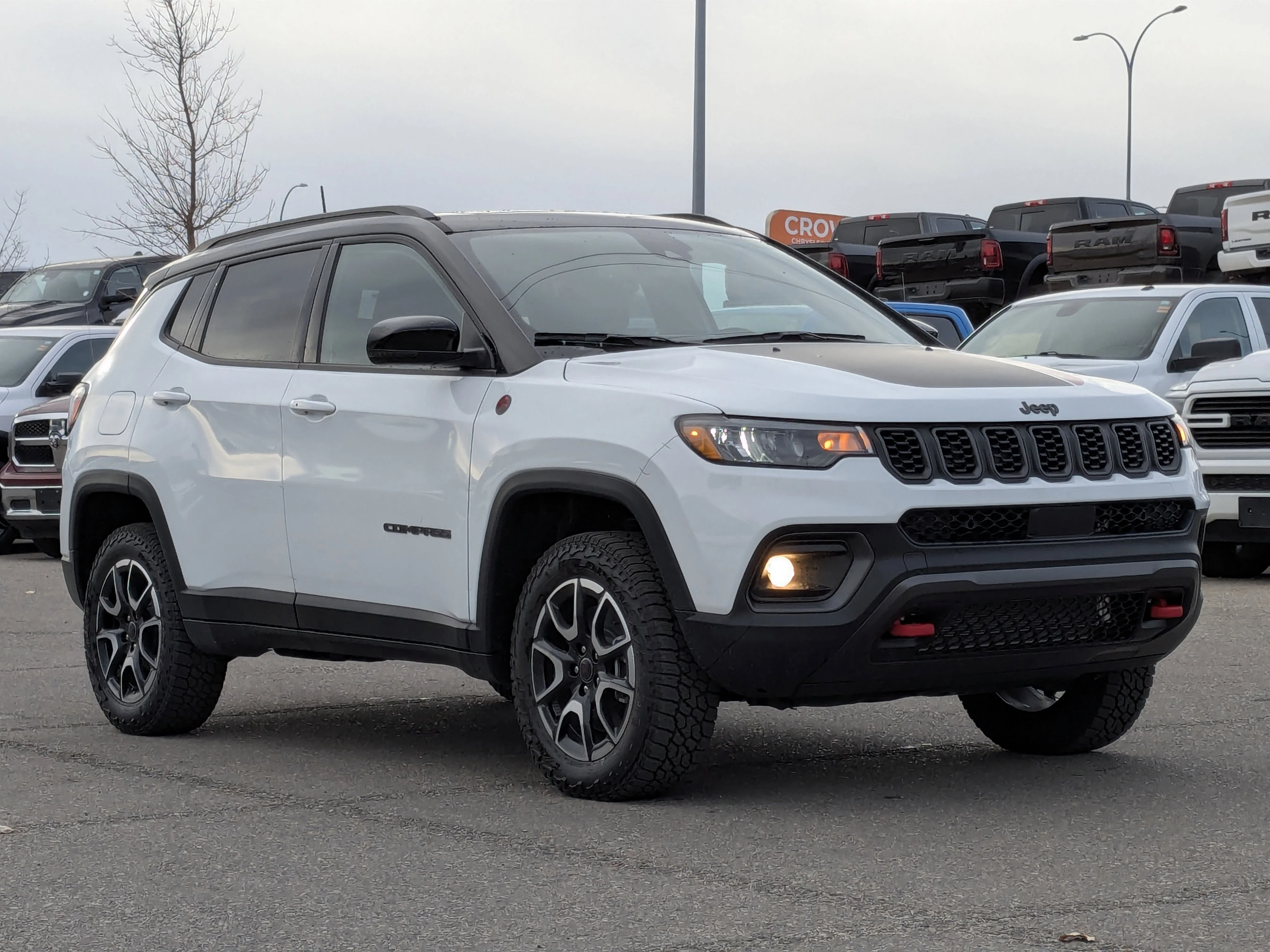 New 2026 White Jeep Trailhawk - Sun Sound & Nav Group - Pano Roof - Alpine Speakers image 2