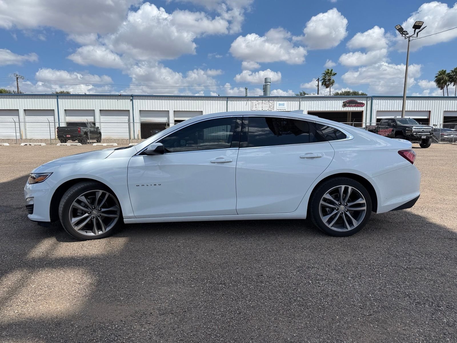 Used 2022 White Chevrolet LT image 3