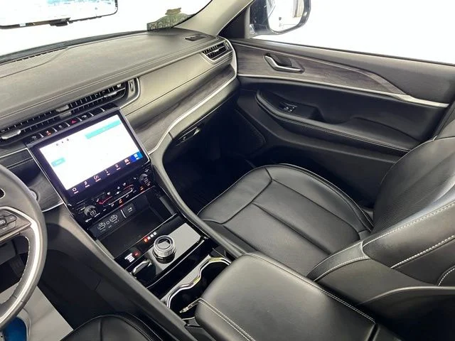 Used 2023 Silver Jeep Limited image 36