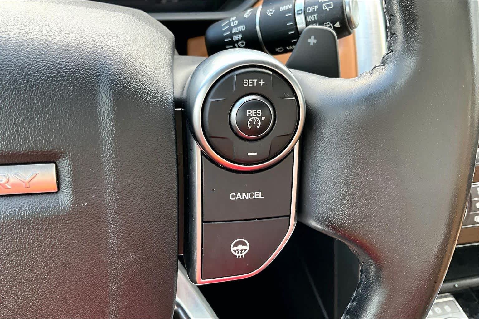 Used 2018 Fuji White Land Rover HSE Luxury image 23