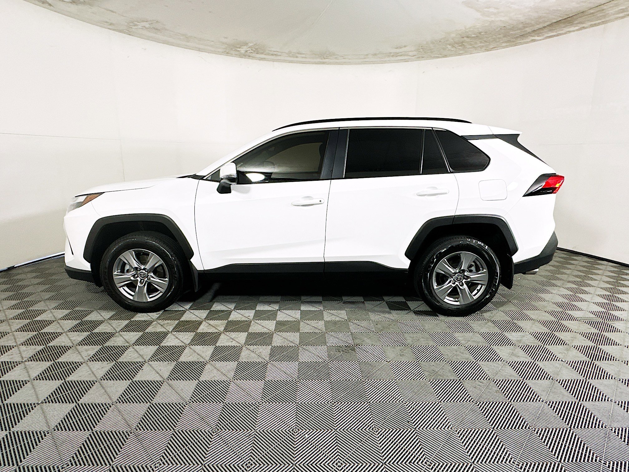 2024 Toyota RAV4 thumbnail 8