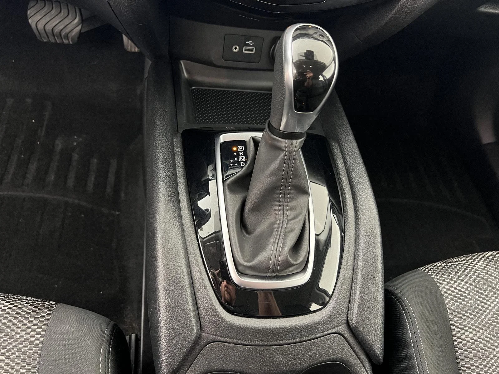 Used 2022 Gun Metallic Nissan SV image 23