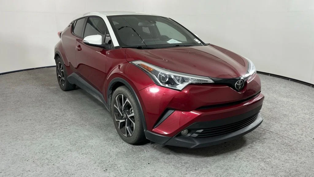 2018 Toyota C-HR XLE Premium's photo