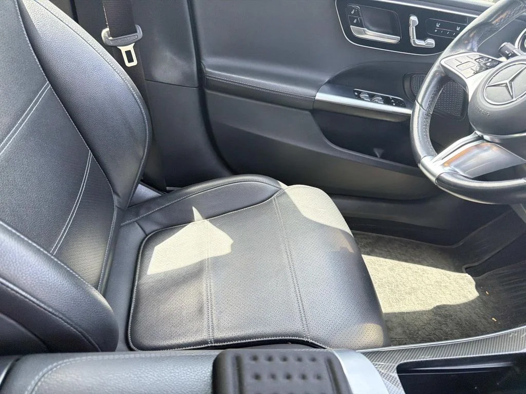 Used 2022 White Mercedes-Benz C 300 image 11