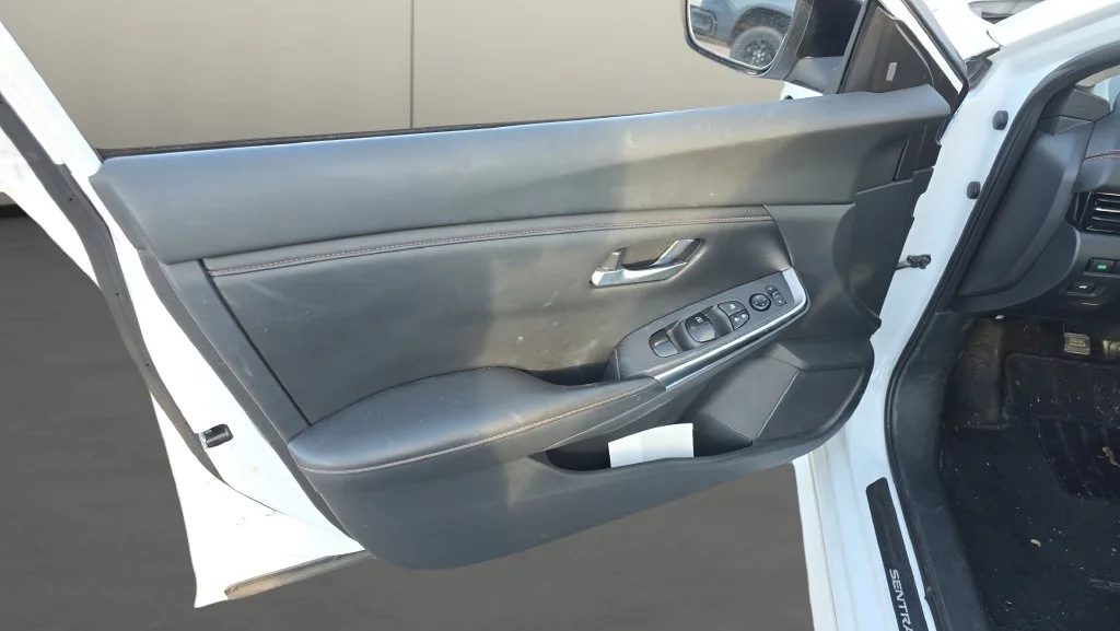 Used 2023 White Nissan SR image 16