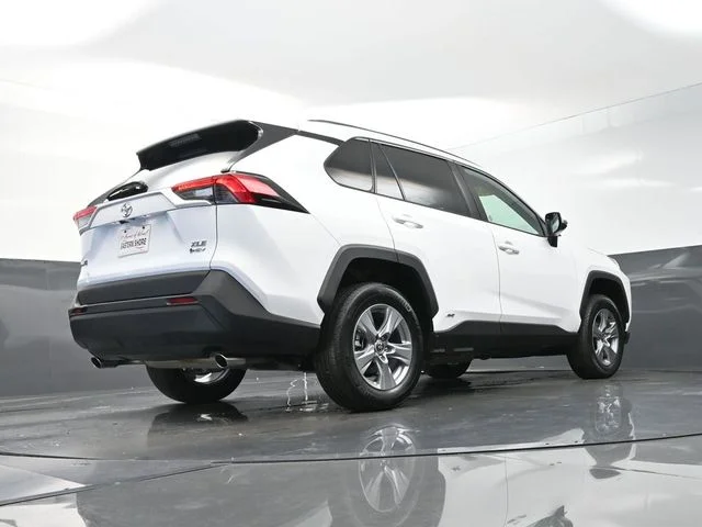 Used 2025 White Toyota XLE image 38