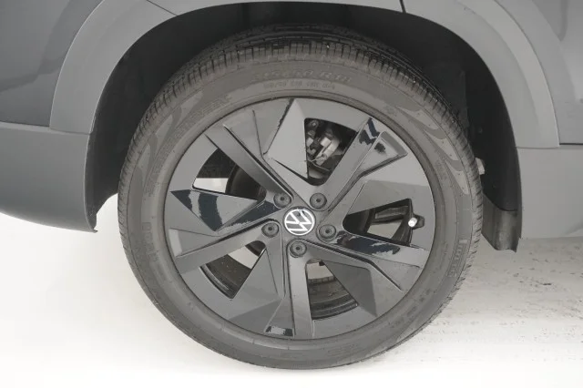 New 2026 Deep Black Pearl Volkswagen SE Black image 6