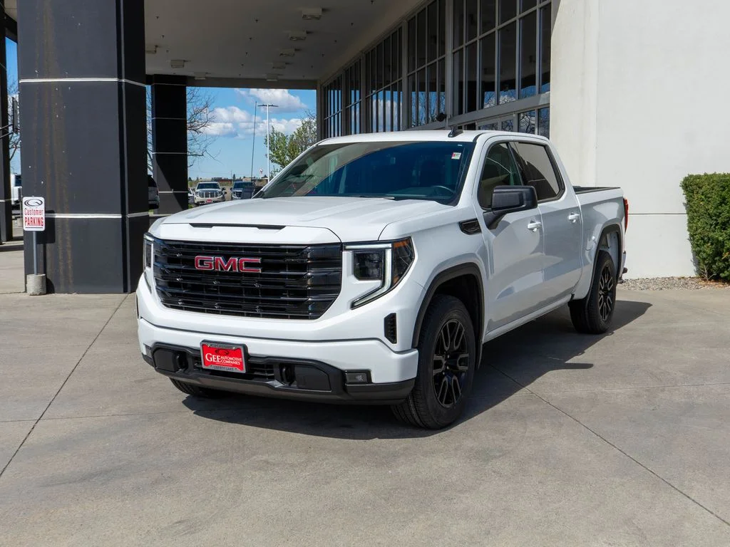 Used 2023 White GMC Elevation image 3