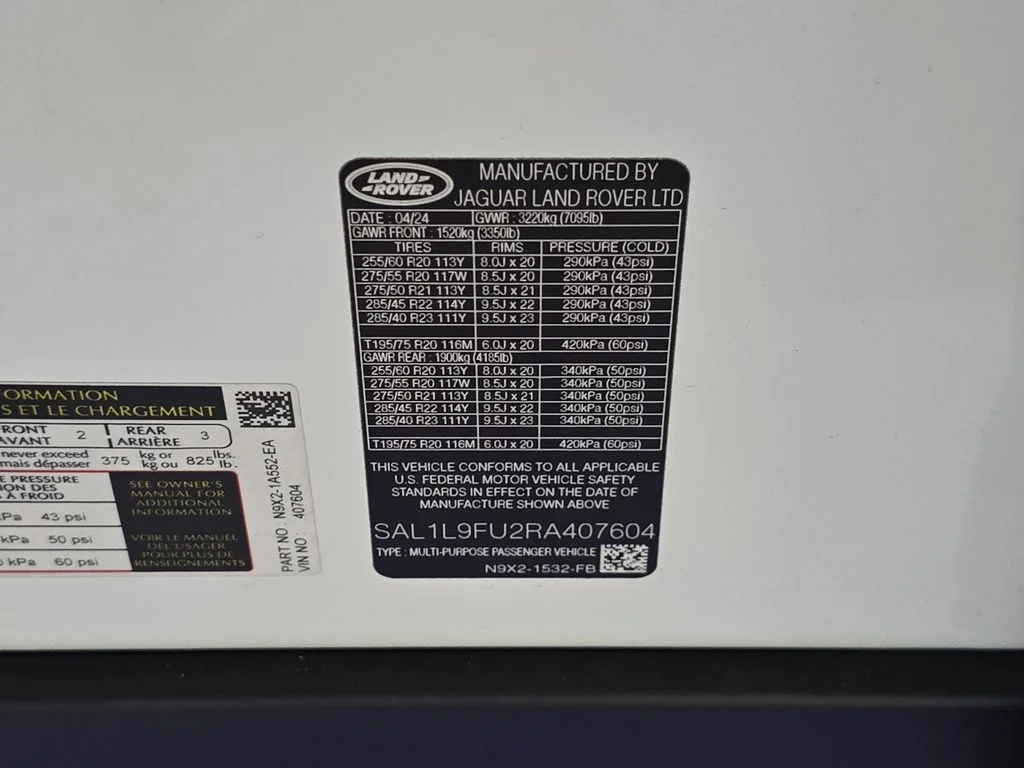 Used 2024 White Land Rover Dynamic SE image 34