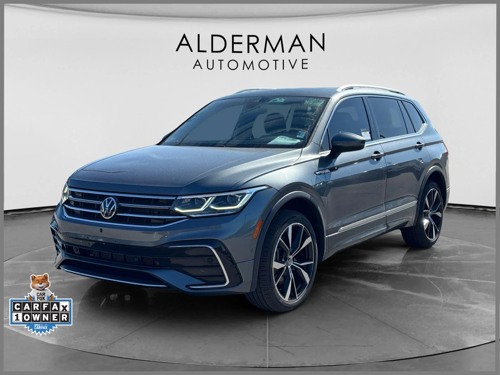 2022 Volkswagen Tiguan 2.0T SEL R-Line 4Motion's photo