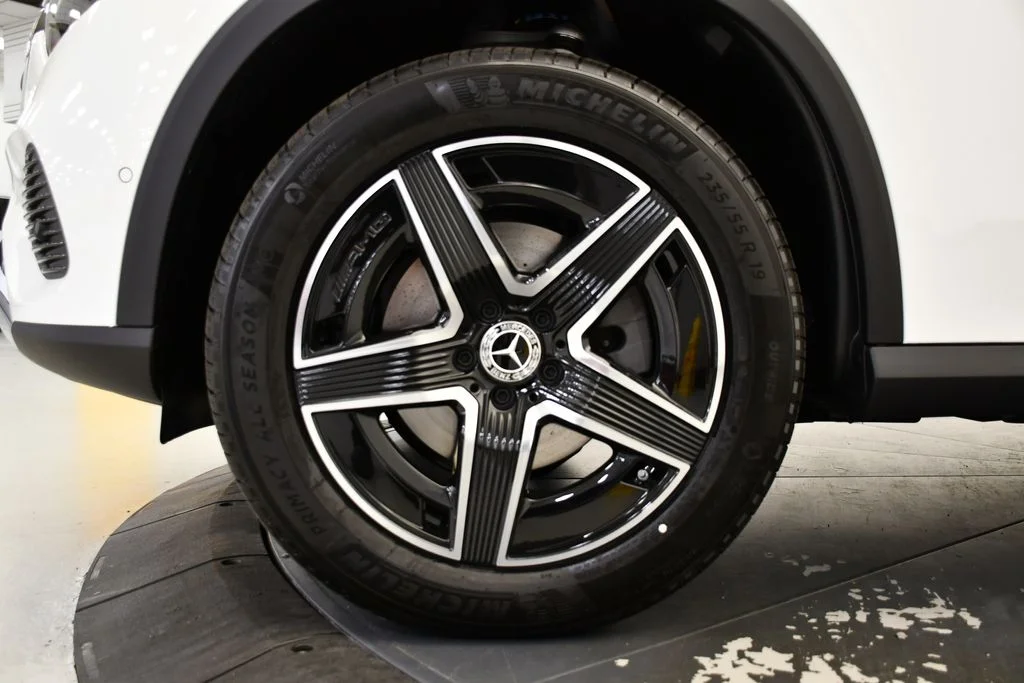 New 2026 Polar White Mercedes-Benz GLC 300 image 13