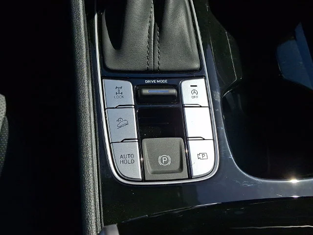 New 2026 White Hyundai SEL Plus image 15
